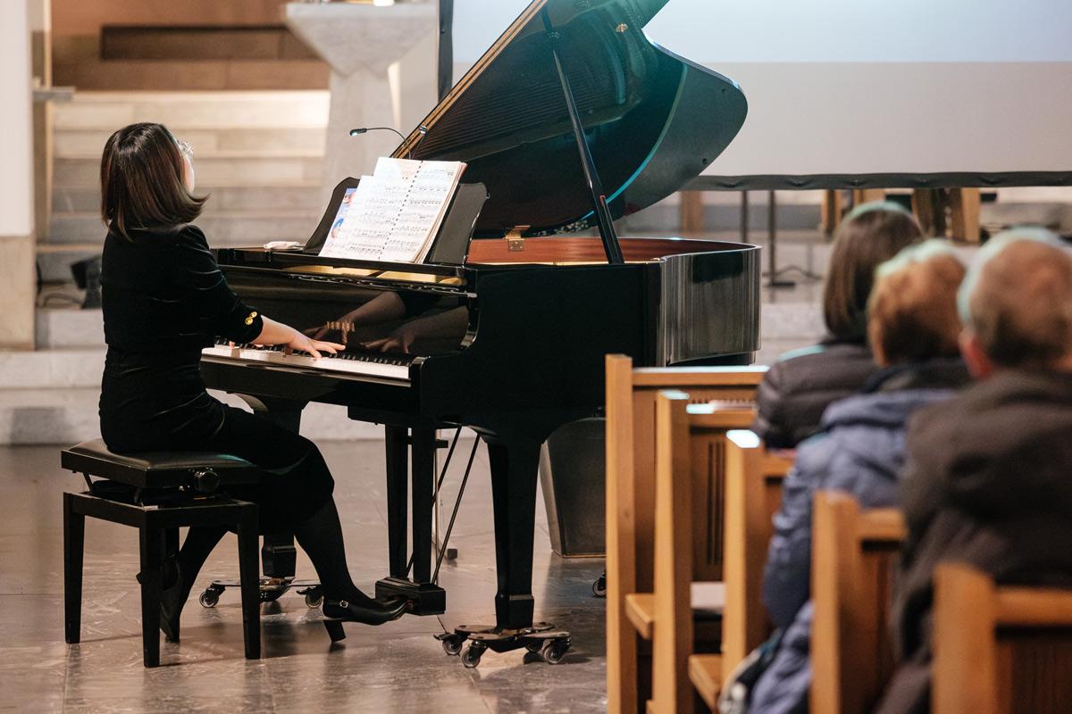 Suwon Kim interpretiert Grieg